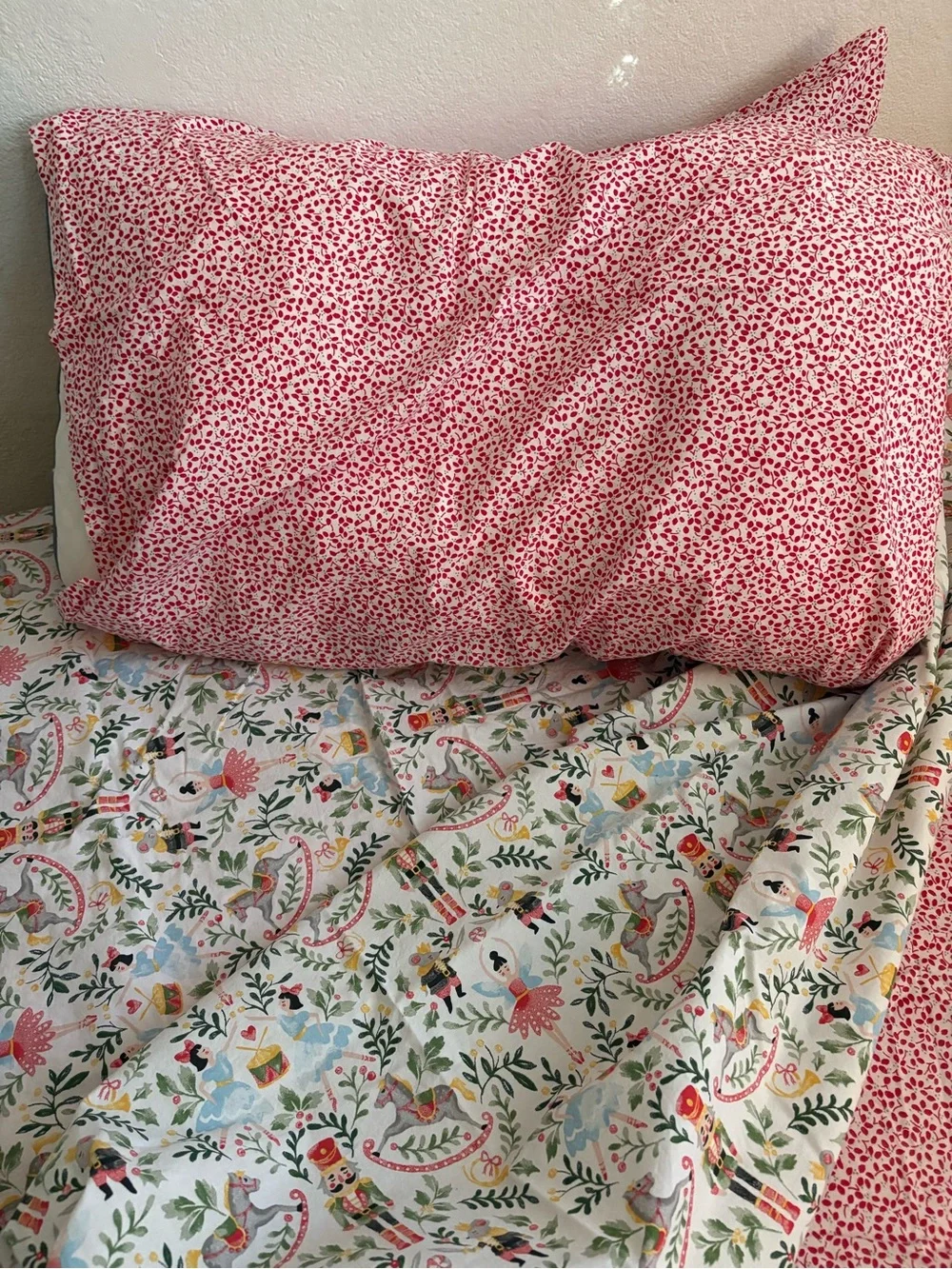 cupcakes & cashmere Nutcracker Cotton Bed Linen in White with Green and Pink Acc